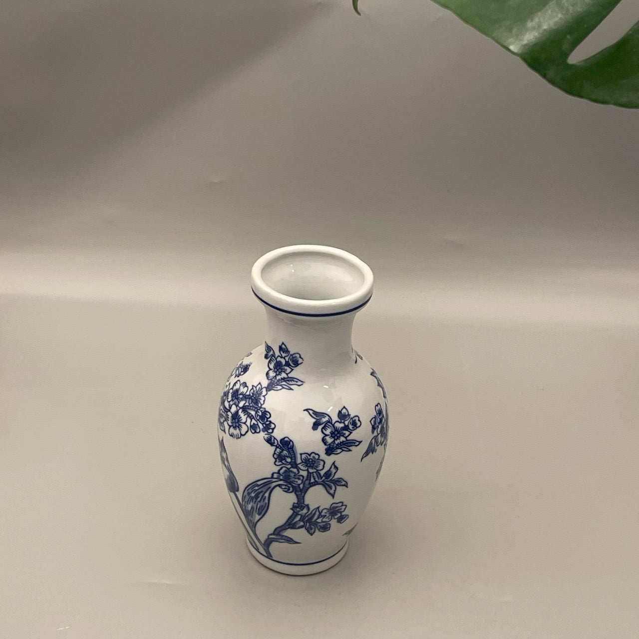 Chinese pottery urn vase with bloom design – handcrafted decorative vase for elegant home decor
