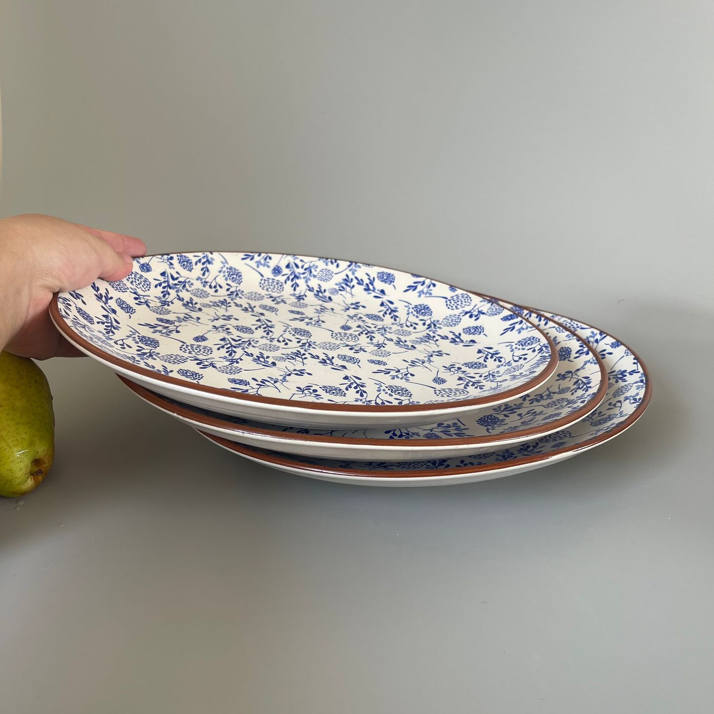Adorned with delicate floral decals, these ceramic dinner plates in white add a touch of natural elegance to your table. Available in a set of 6. Ideal for gifting or self consumption