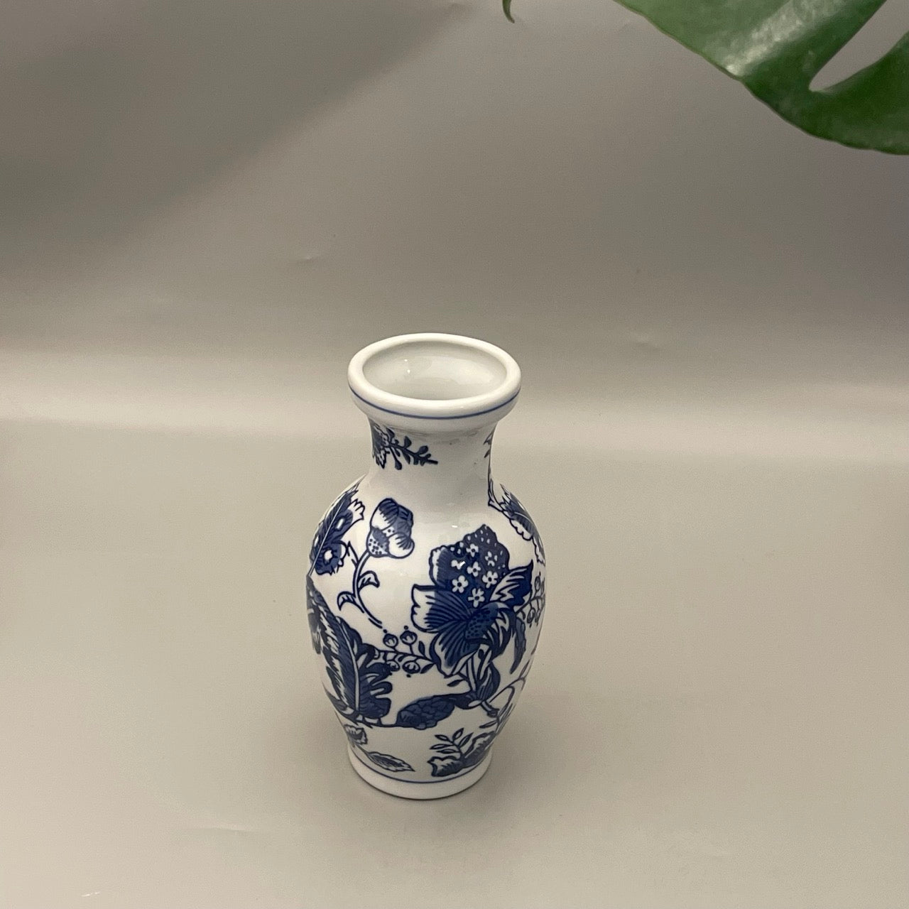 Chinese pottery urn vase with leaves design – handcrafted decorative vase for elegant home decor