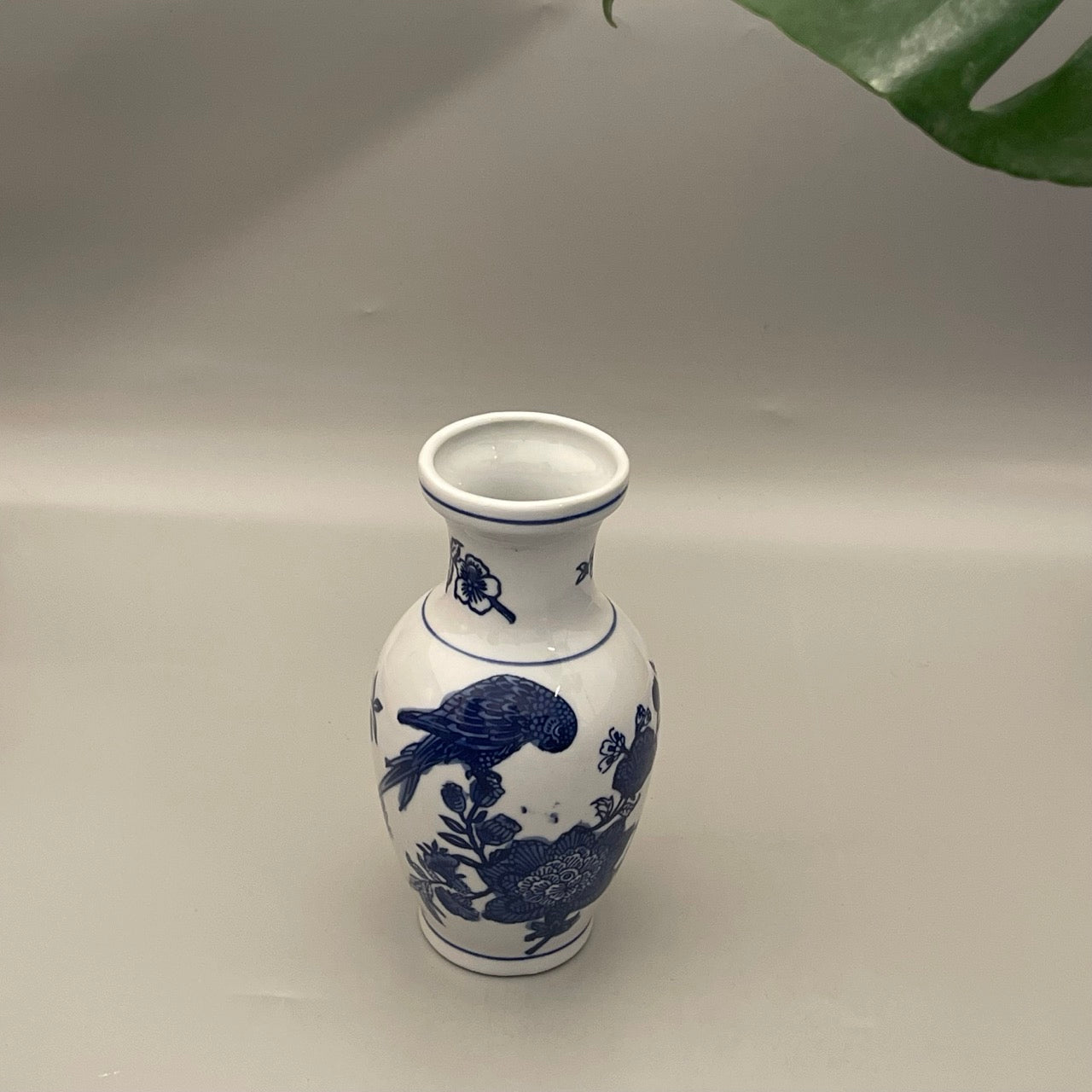 Chinese pottery urn vase with parrot and tree design – handcrafted decorative vase for elegant home decor