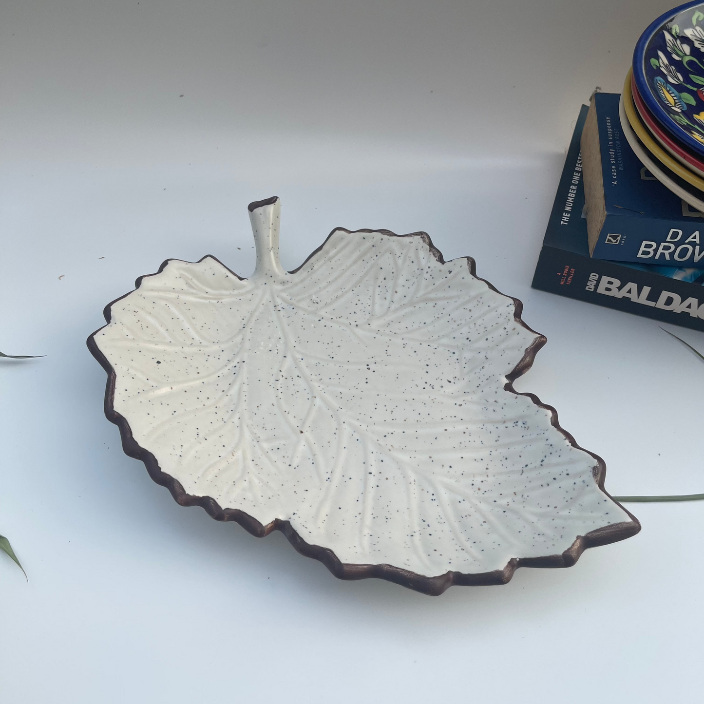 Matte white ceramic leaf-shaped centerpiece – minimalist decorative accent for modern and classic home decor