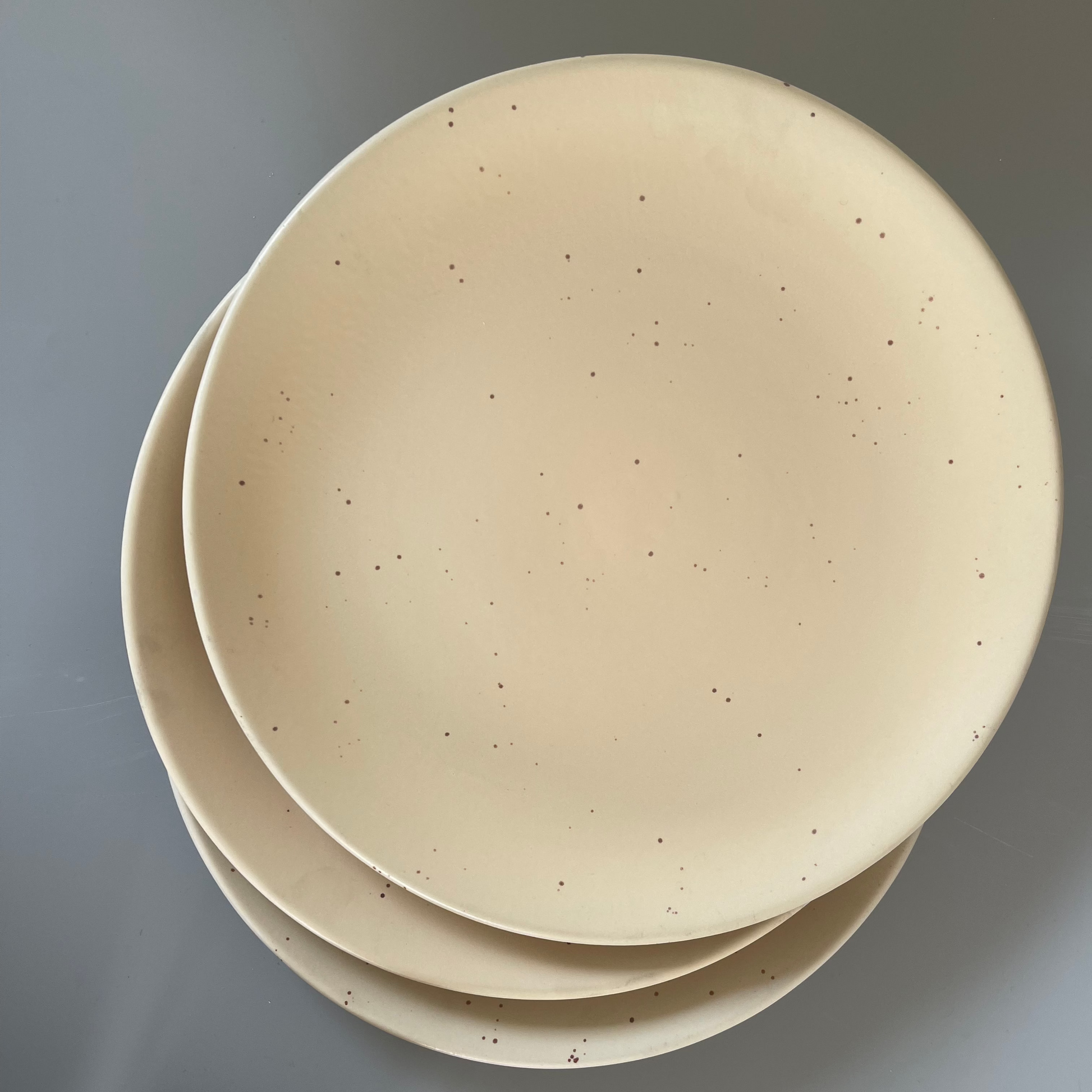 Set of 2 ceramic dinner plates and dal bowls with sunburst matte finish – warm and inviting dinnerware for everyday and hosting