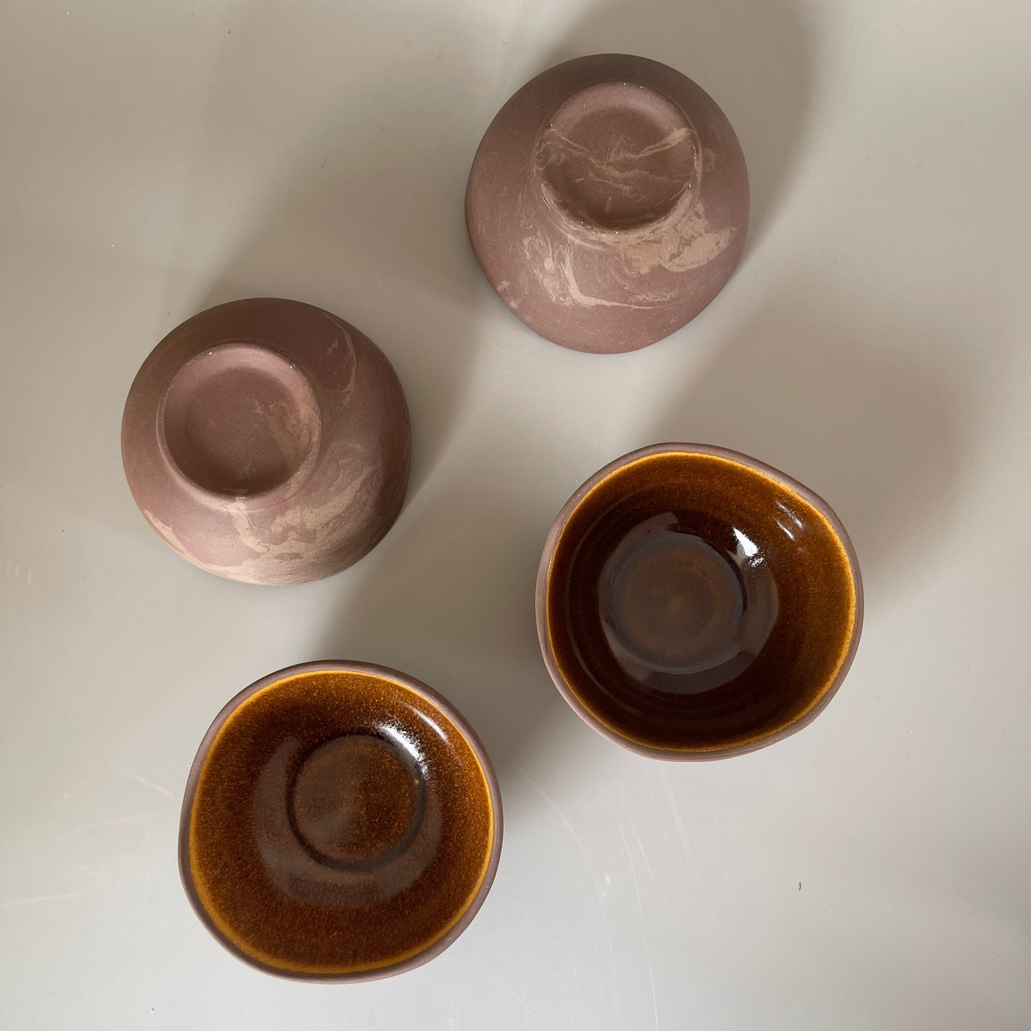 Set of 2 dinner plates and 2 dal bowls in warm yellow-brown ceramic – rustic earthenware-inspired dinnerware set