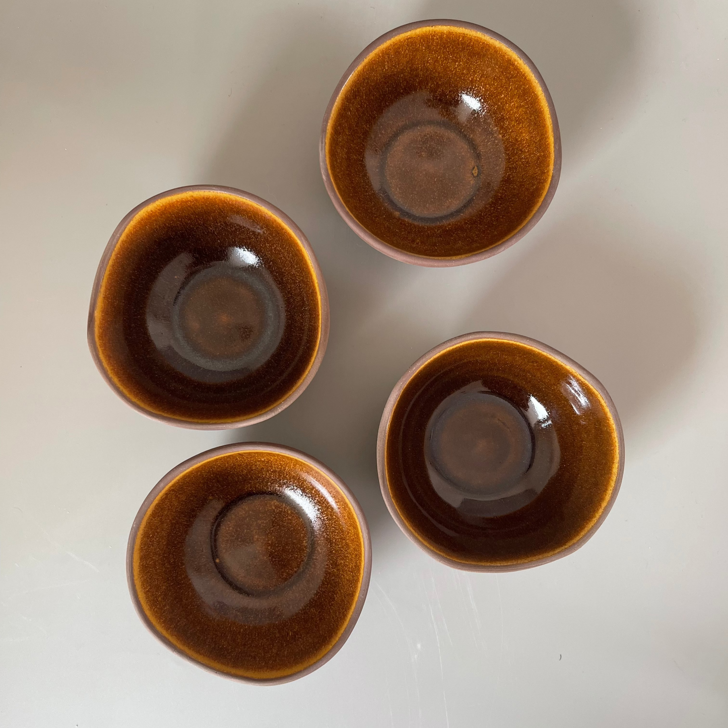 Set of 2 dinner plates and 2 dal bowls in warm yellow-brown ceramic – rustic earthenware-inspired dinnerware set