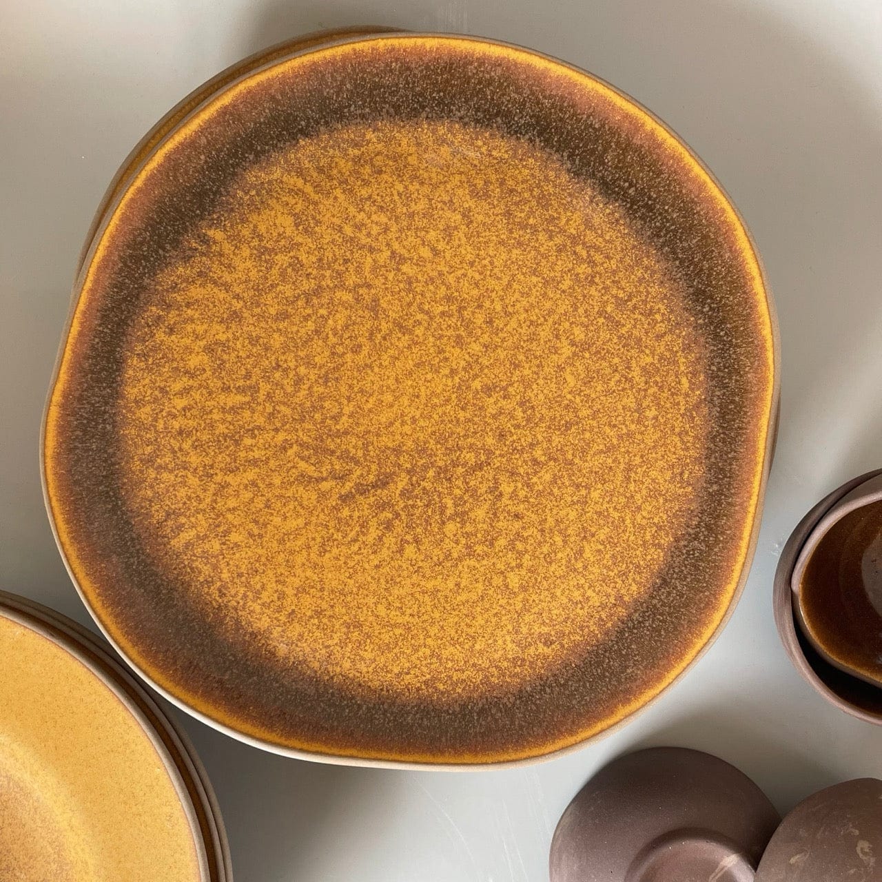 Set of 2 dinner plates and 2 dal bowls in warm yellow-brown ceramic – rustic earthenware-inspired dinnerware set