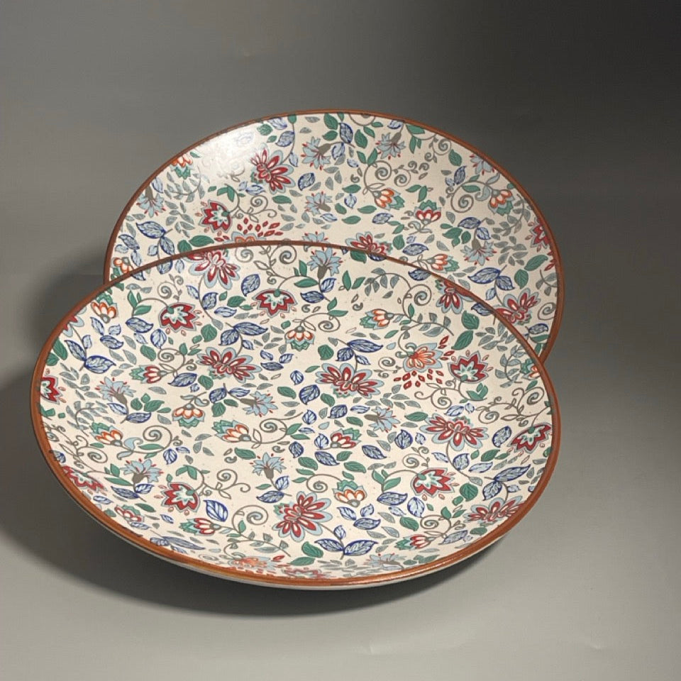 Set of ceramic dinner plates with green botanical motifs in glossy finish