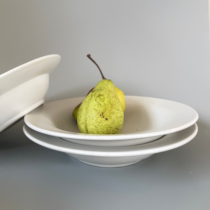 Set of 2 classic white ceramic appetiser plates – minimalist and elegant plates for serving snacks or desserts
