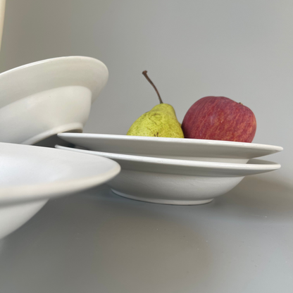 Set of 2 classic white ceramic appetiser plates – minimalist and elegant plates for serving snacks or desserts