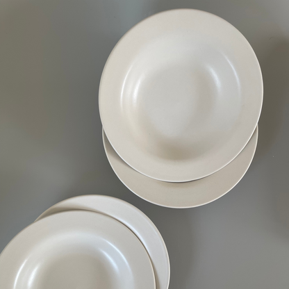 Set of 2 classic white ceramic appetiser plates – minimalist and elegant plates for serving snacks or desserts