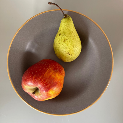 Set of 2 grey ceramic appetiser plates with gold rim – elegant and refined dinnerware for stylish table settings