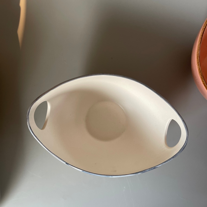 Set of 2 ceramic handled serve bowls in white with blue rim and glossy pink with gold flecks – perfect for appetisers or chips