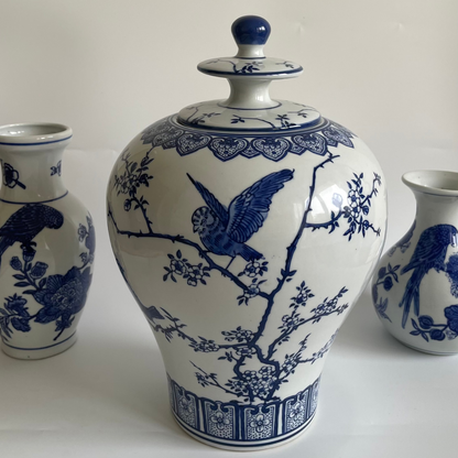 Glossy porcelain Chinese urn vase with lid – traditional handcrafted decor for elegant home styling