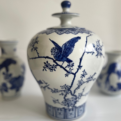 Glossy porcelain Chinese urn vase with lid – traditional handcrafted decor for elegant home styling