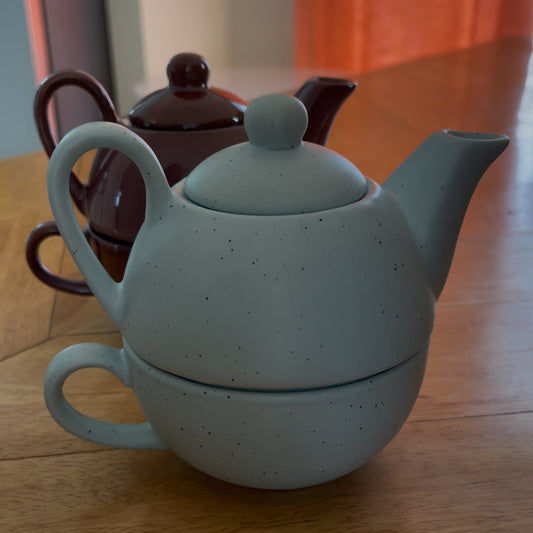 Ceramic one-cup kettle in brown, green, purple, and blue for single-serve tea or coffee