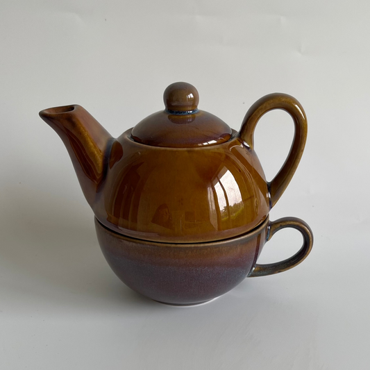 Ceramic one-cup kettle in brown, green, purple, and blue for single-serve tea or coffee