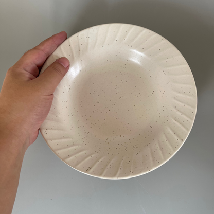 Set of 6 white ceramic appetiser plates with speckles and ribbed rims – minimal and stylish dinnerware