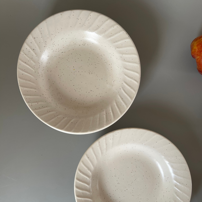 Set of 6 white ceramic appetiser plates with speckles and ribbed rims – minimal and stylish dinnerware