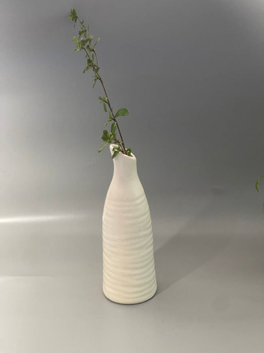 Spoutform Vase – 6”