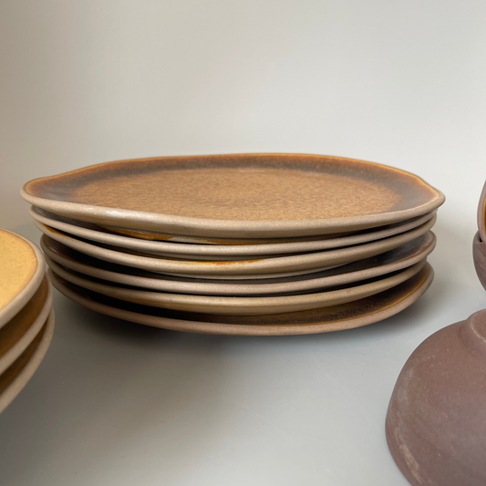 Set of 2 dinner plates and 2 dal bowls in warm yellow-brown ceramic – rustic earthenware-inspired dinnerware set