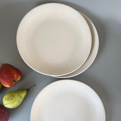 Set of 6 pure white ceramic dinner plates – elegant and minimal dinnerware for everyday and formal dining
