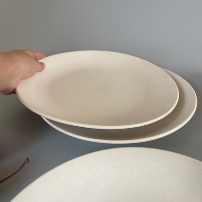 Set of 6 pure white ceramic dinner plates – elegant and minimal dinnerware for everyday and formal dining