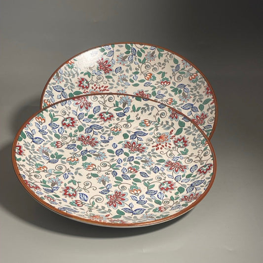 Set of ceramic dinner plates with green botanical motifs in glossy finish